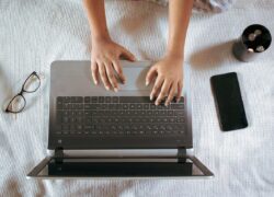 Miért érdemes modern ügyviteli rendszereket használni a webáruházakban?
