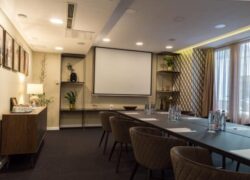 Hogyan válasszuk ki a konferenciabútorokat?