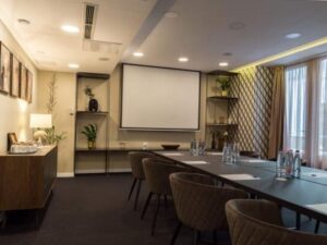 Hogyan válasszuk ki a konferenciabútorokat?