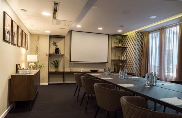 Hogyan válasszuk ki a konferenciabútorokat?