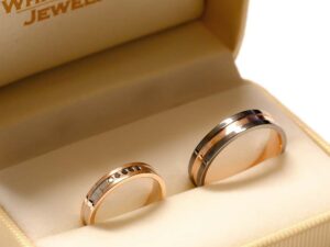 Karikagyűrű pár és fehérarany fülbevaló