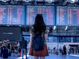 Mennyi idővel indulás előtt érdemes a reptérre érkezni?